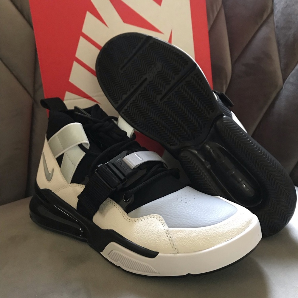 Nike Air Force 270